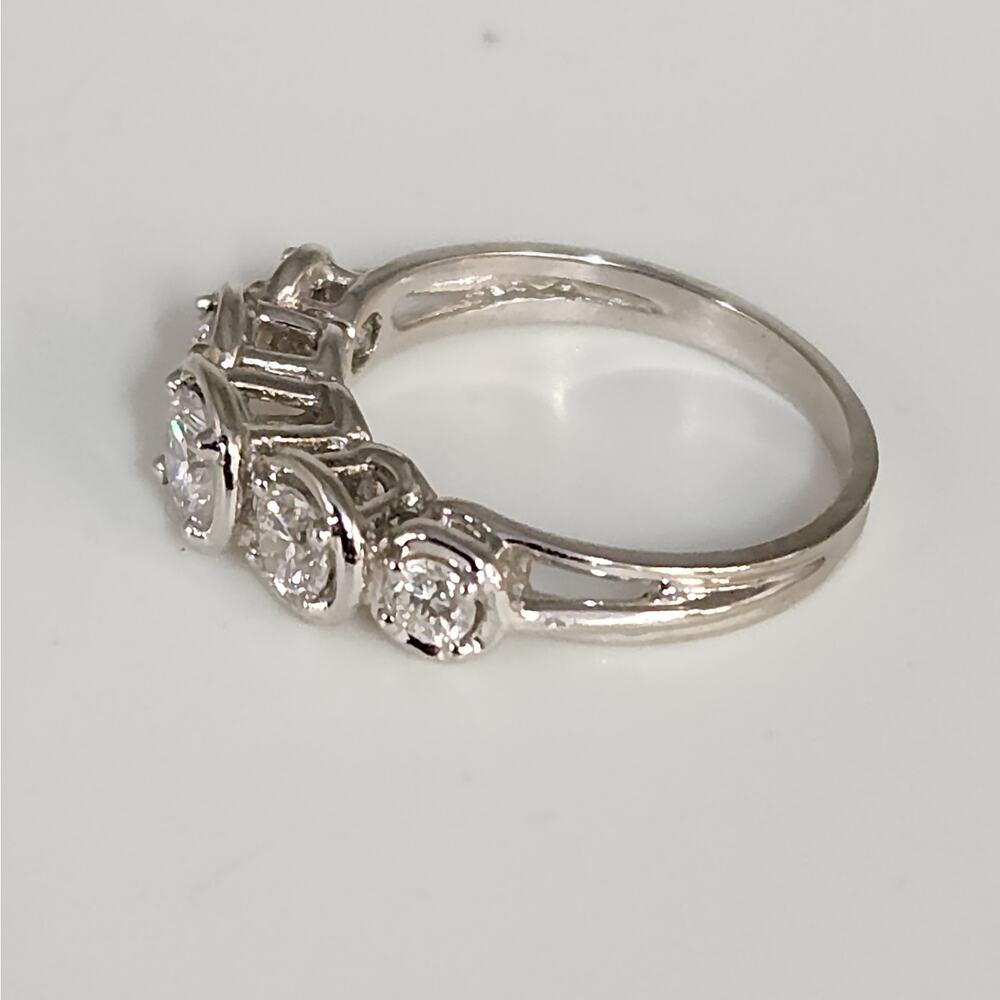 14k White Gold Diamond Five Stone Ring Size 6 - Picture 5 of 9